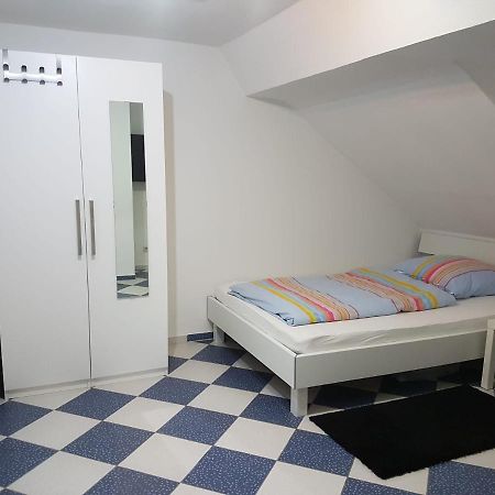 Ruhige Gemuetliche Ferienwohnung In Karlsruhe Daxlanden Fuer Monteure, Pendler, Geschaefsreisen, Wochenendreisen المظهر الخارجي الصورة