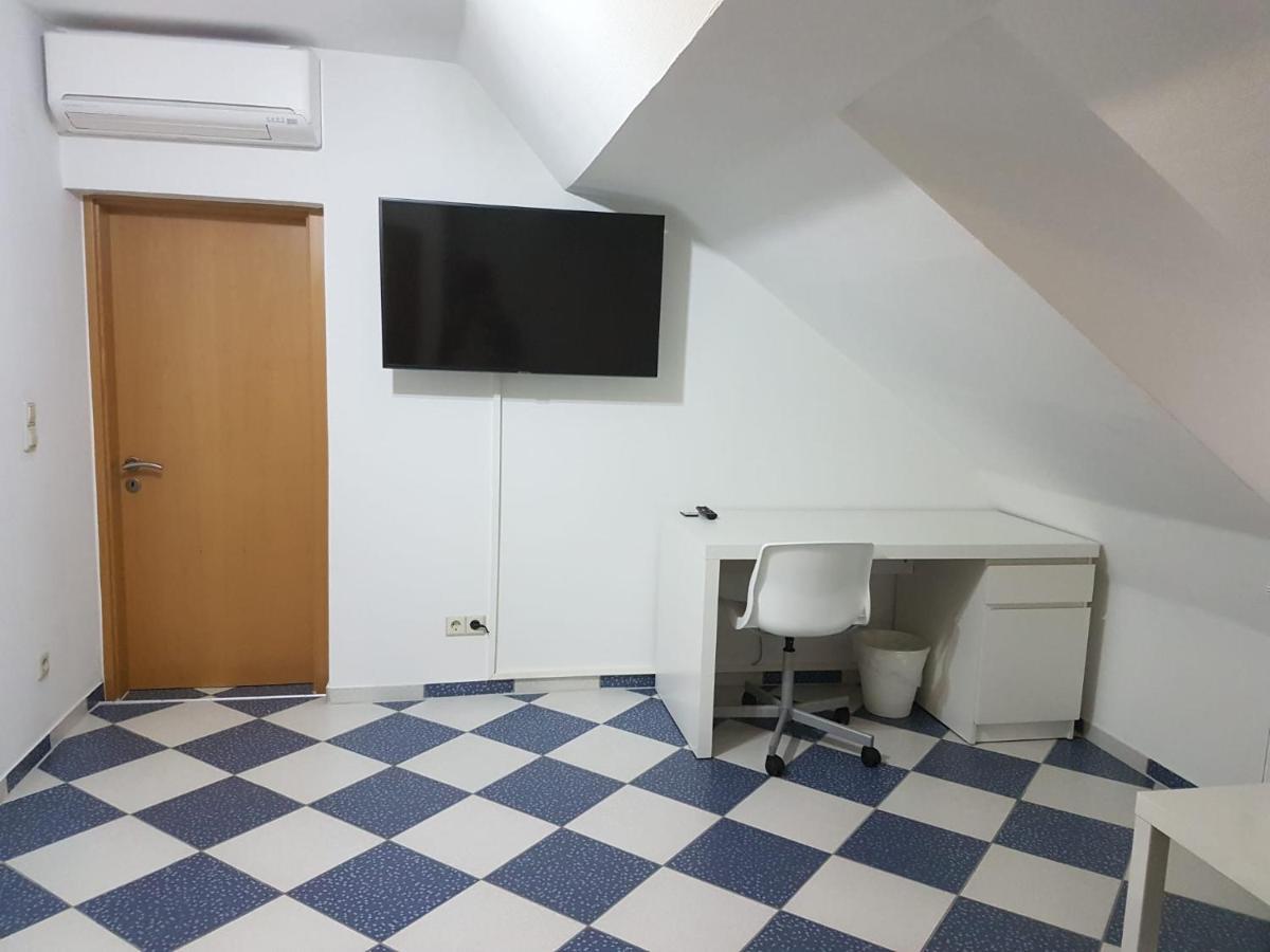 Ruhige Gemuetliche Ferienwohnung In Karlsruhe Daxlanden Fuer Monteure, Pendler, Geschaefsreisen, Wochenendreisen المظهر الخارجي الصورة