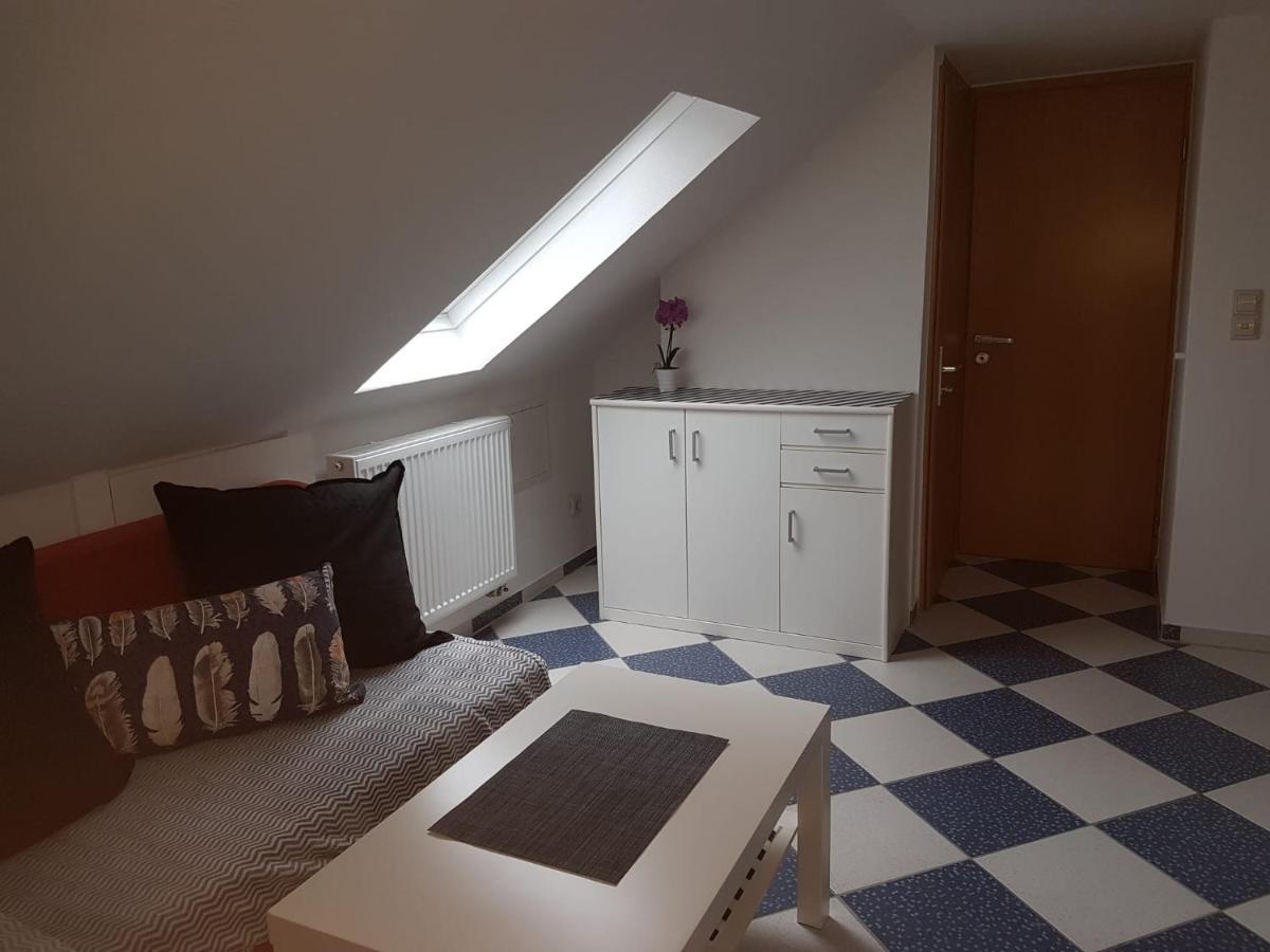 Ruhige Gemuetliche Ferienwohnung In Karlsruhe Daxlanden Fuer Monteure, Pendler, Geschaefsreisen, Wochenendreisen المظهر الخارجي الصورة