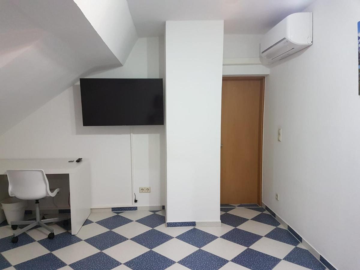 Ruhige Gemuetliche Ferienwohnung In Karlsruhe Daxlanden Fuer Monteure, Pendler, Geschaefsreisen, Wochenendreisen المظهر الخارجي الصورة