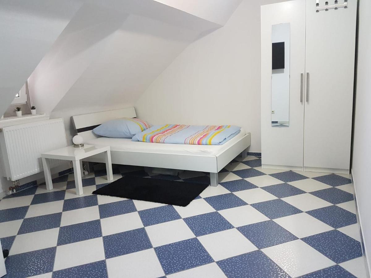 Ruhige Gemuetliche Ferienwohnung In Karlsruhe Daxlanden Fuer Monteure, Pendler, Geschaefsreisen, Wochenendreisen المظهر الخارجي الصورة